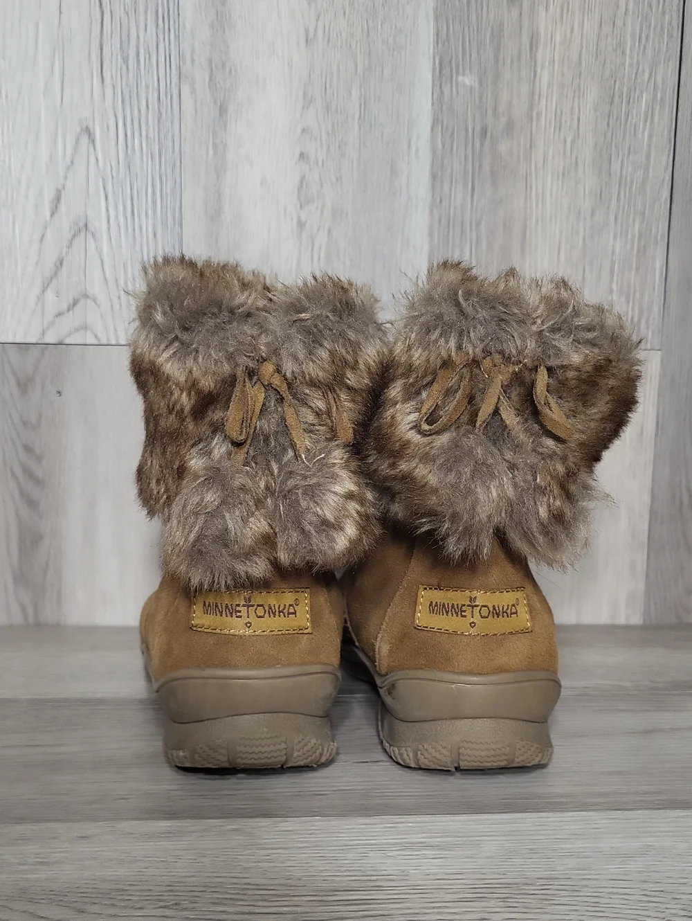Minnetonka Womens 8 Tan Leather Ankle Boots Faux Fur Cuff Winter Cozy